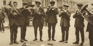 Un groupe de musiciens de rue